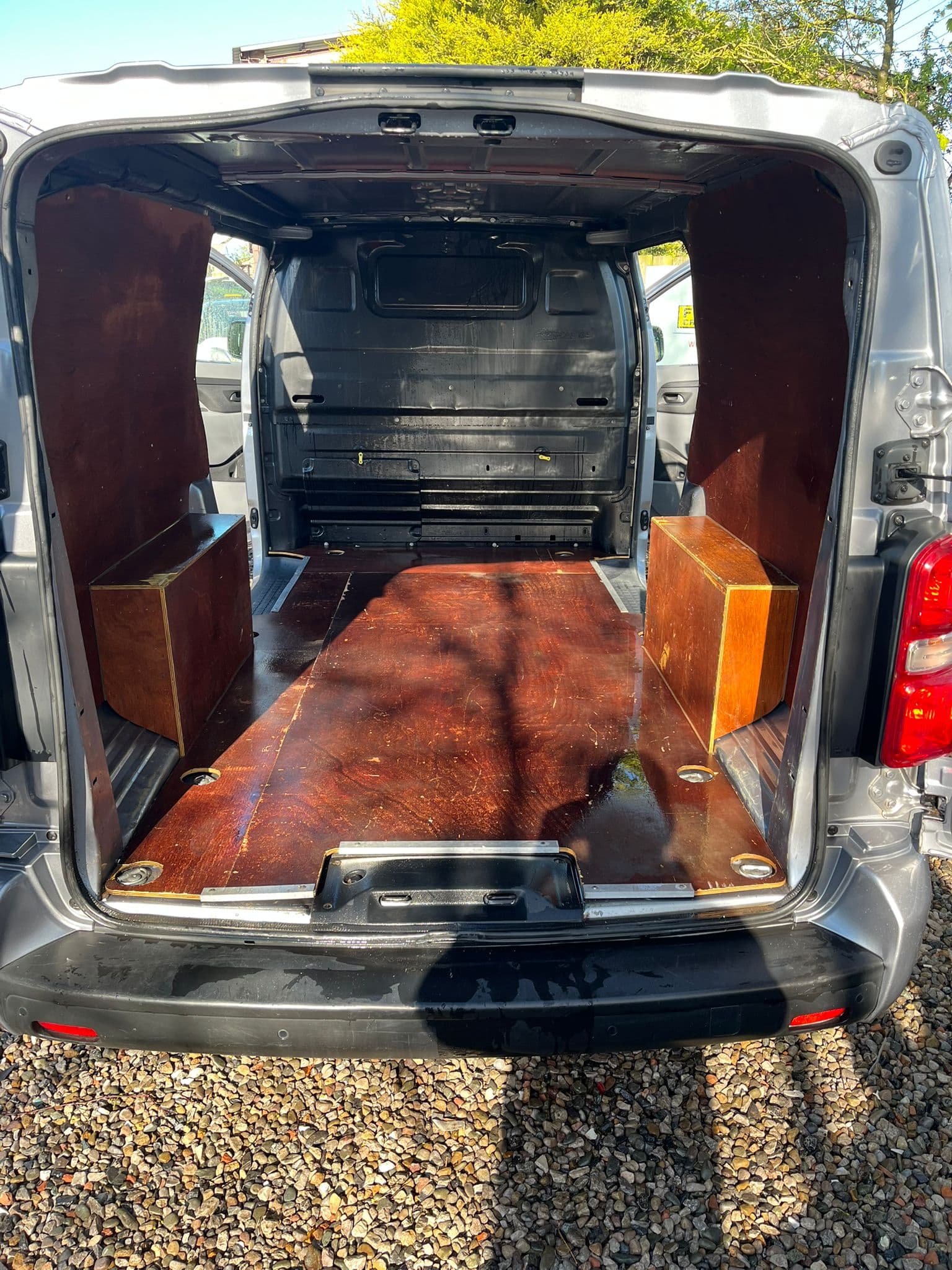 Vehicle image 7 of 21