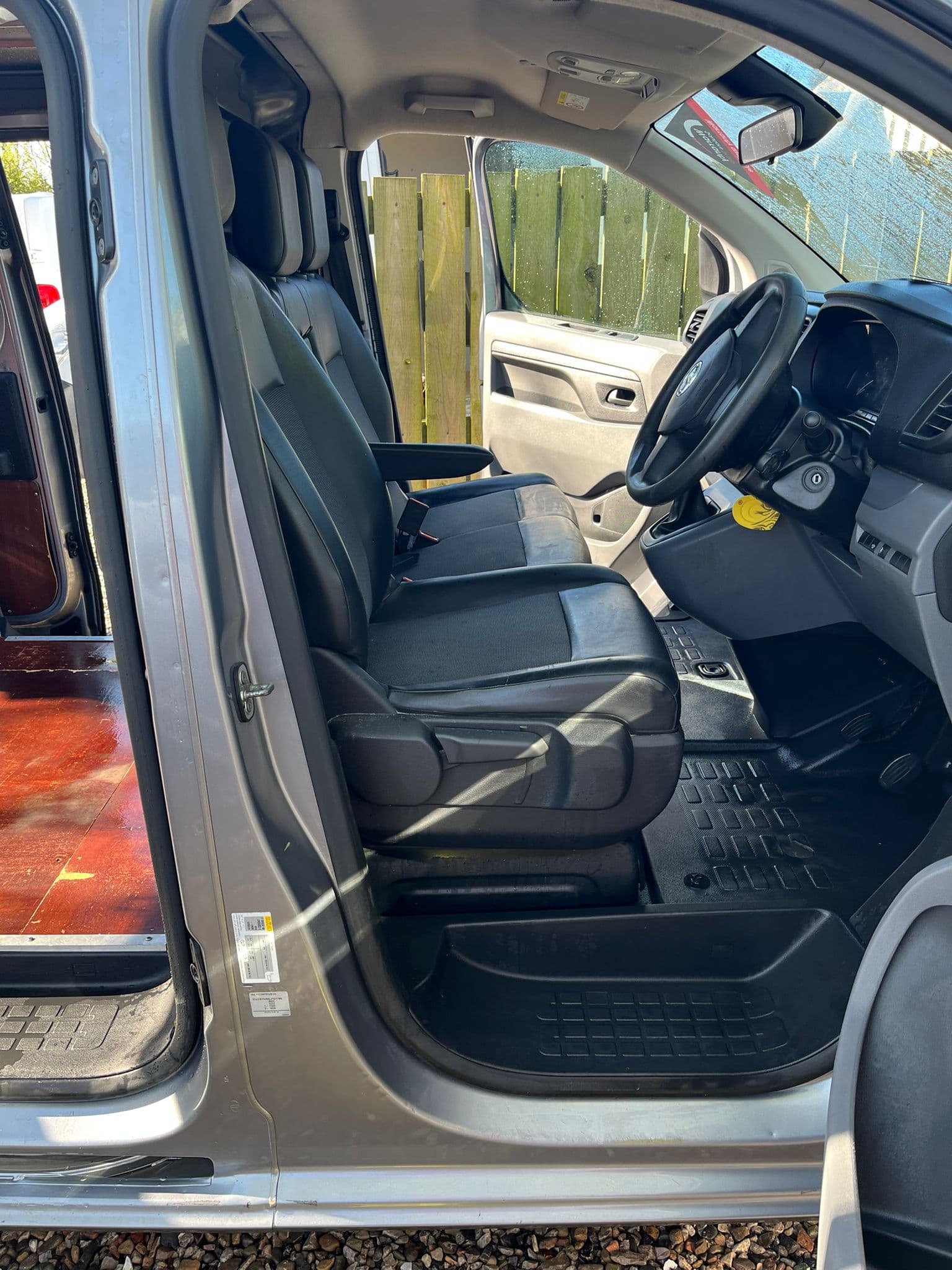 Vehicle image 10 of 21