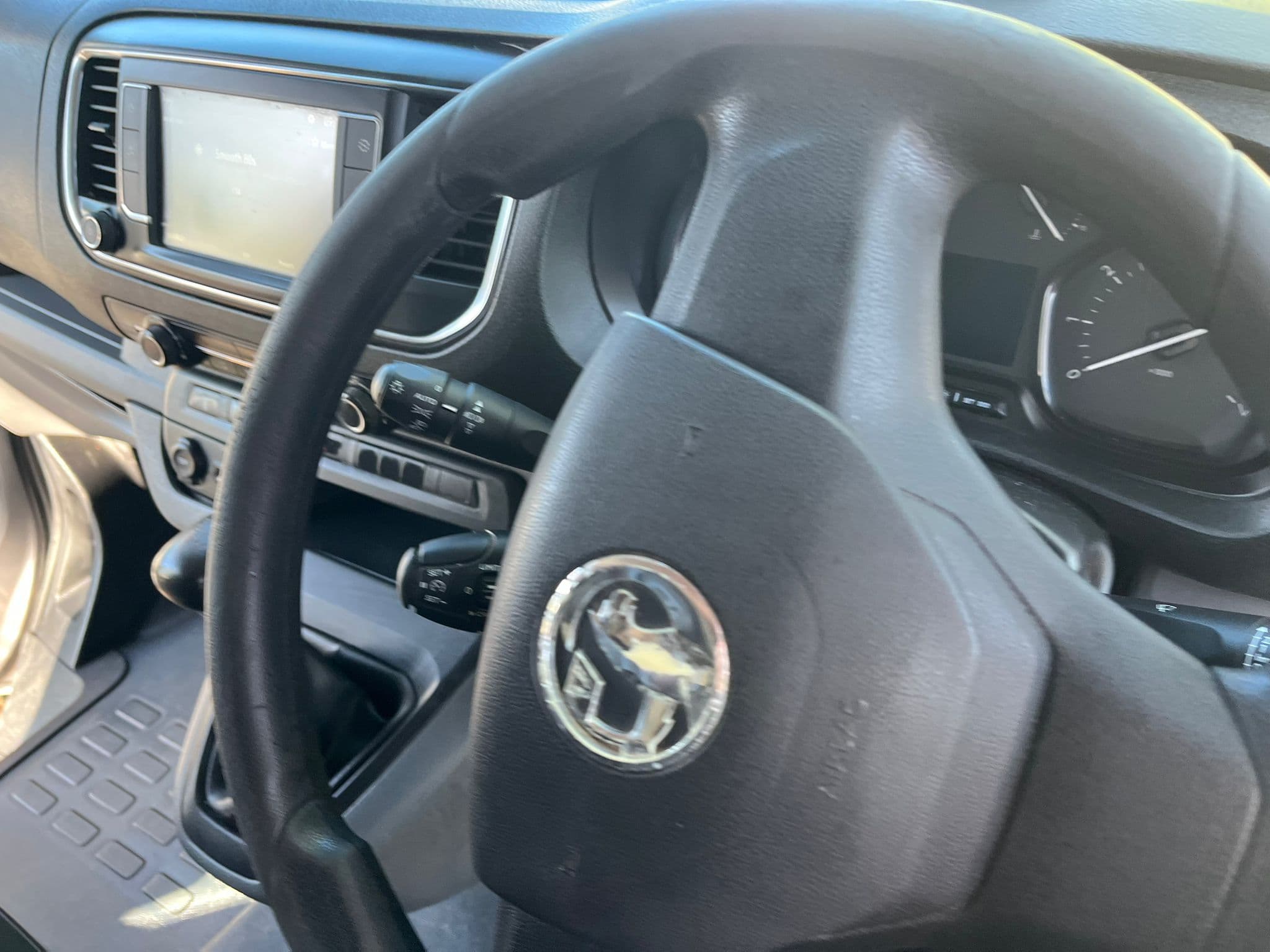 Vehicle image 17 of 21