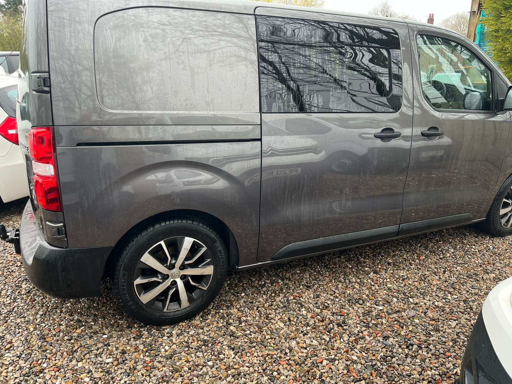 Vehicle image 5 of 21