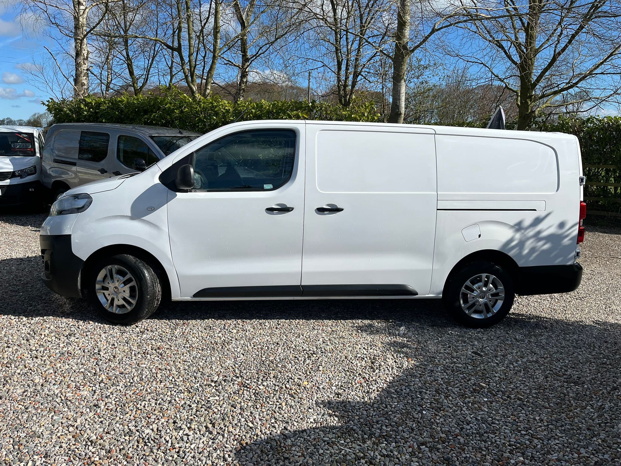 Vehicle image 5 of 32