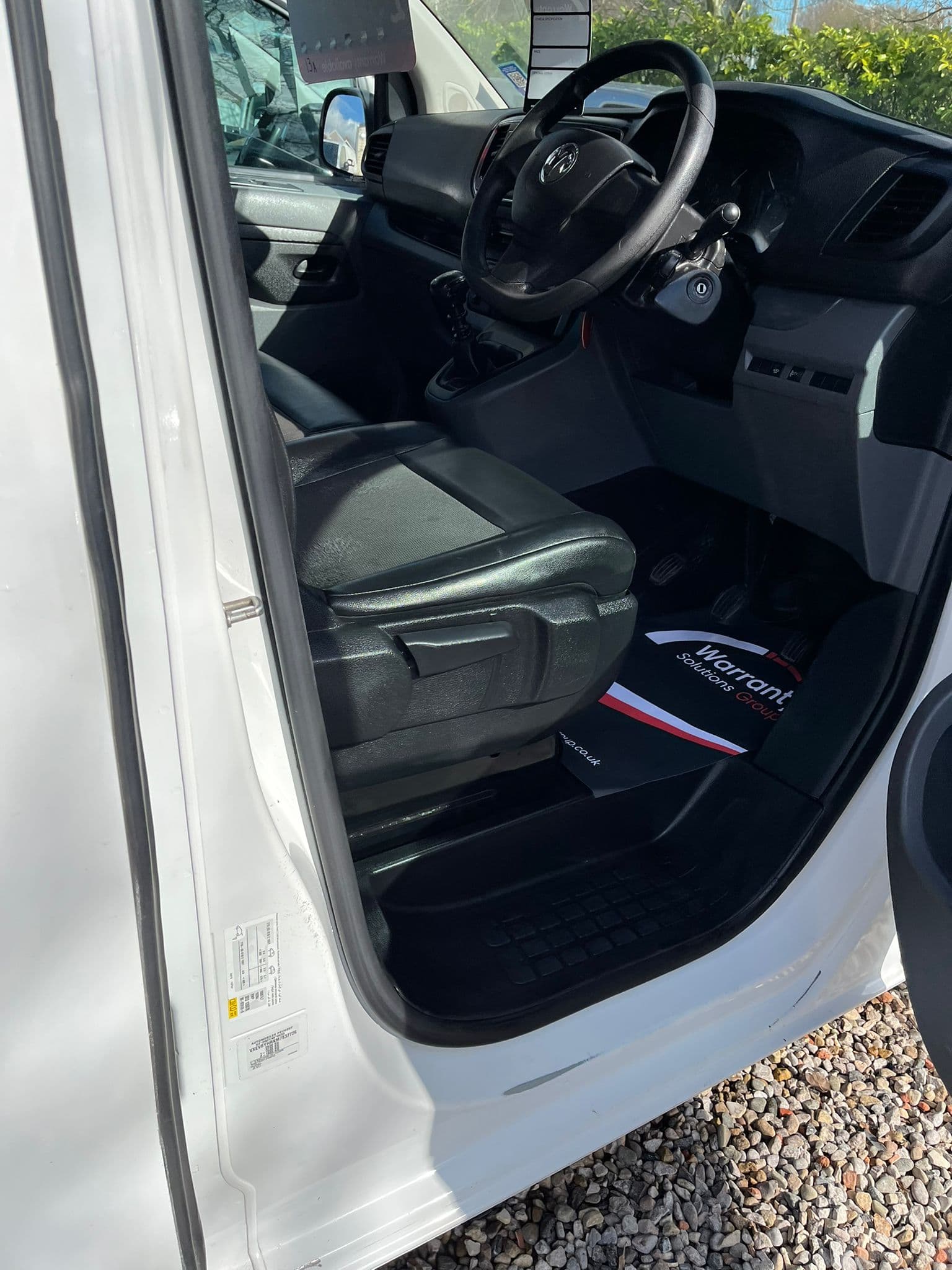 Vehicle image 18 of 32