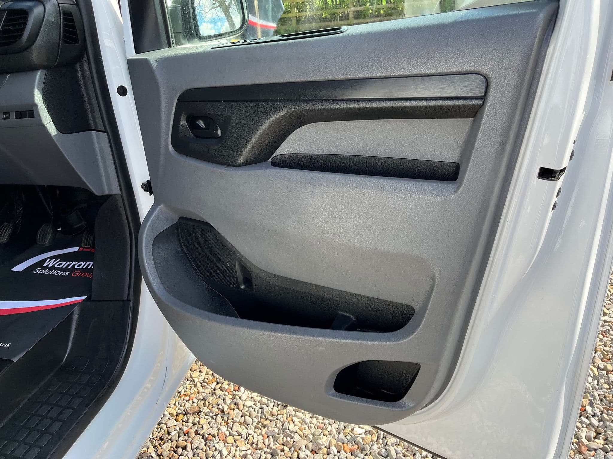 Vehicle image 19 of 32