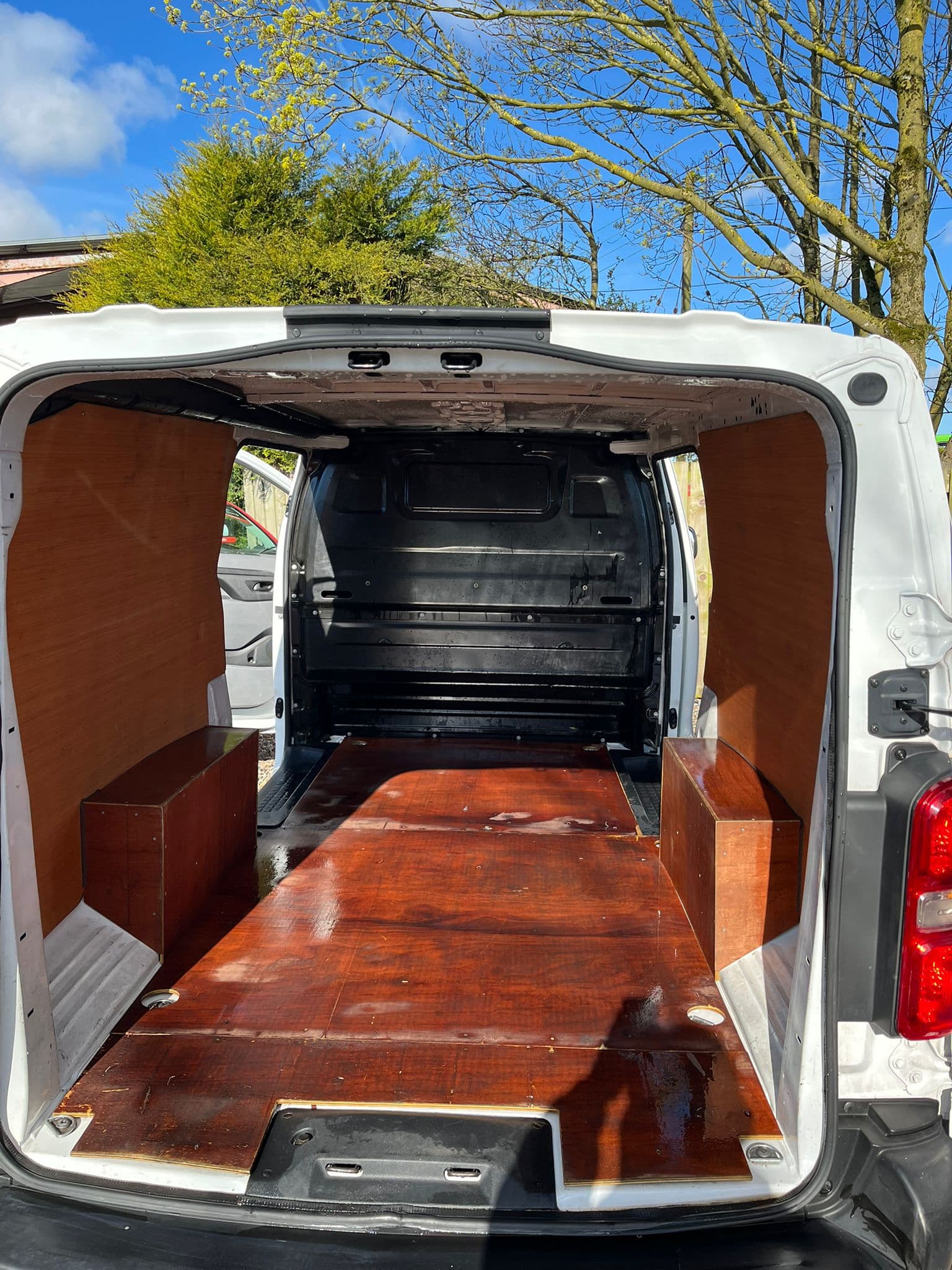 Vehicle image 24 of 32