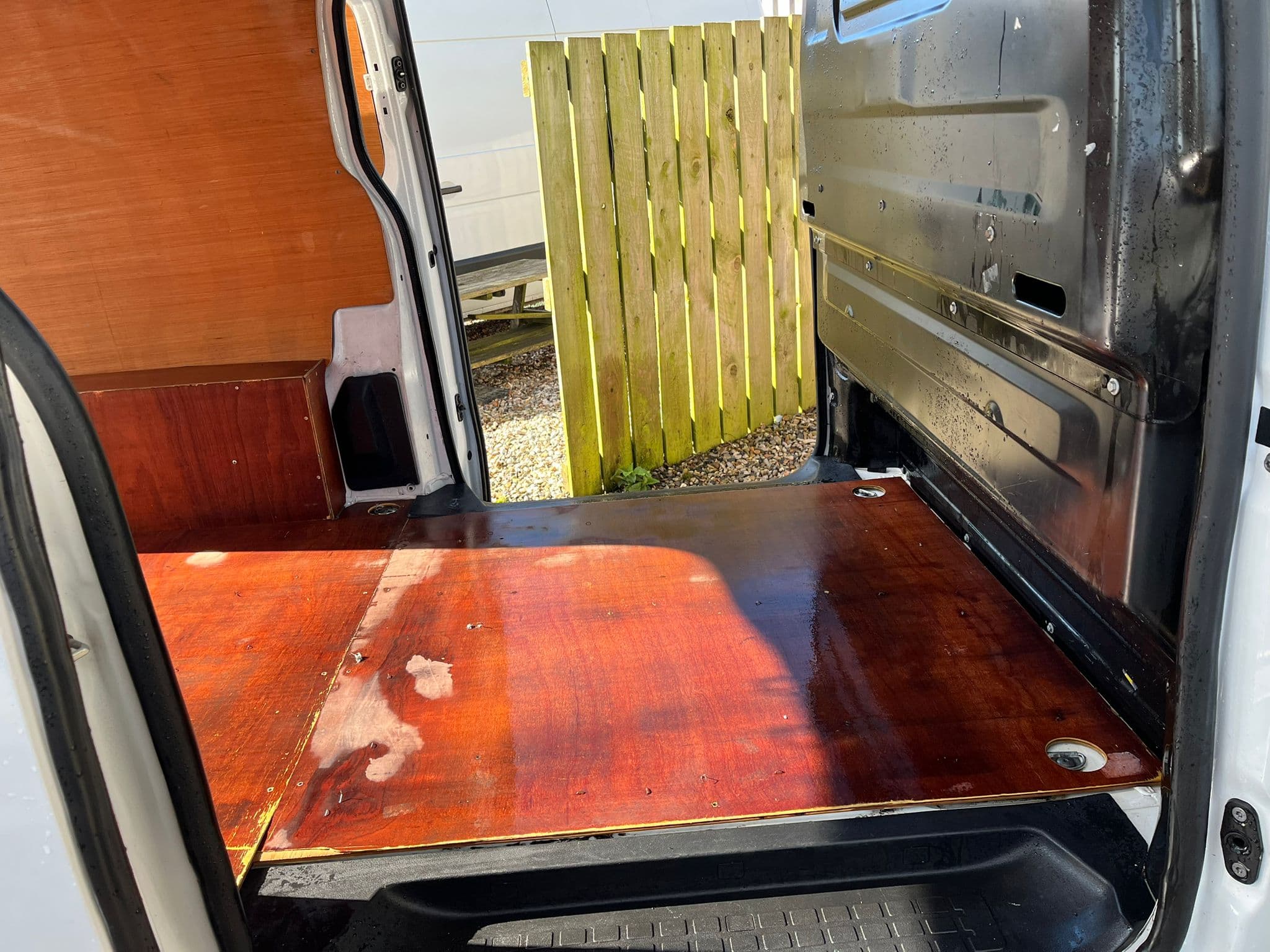 Vehicle image 27 of 32