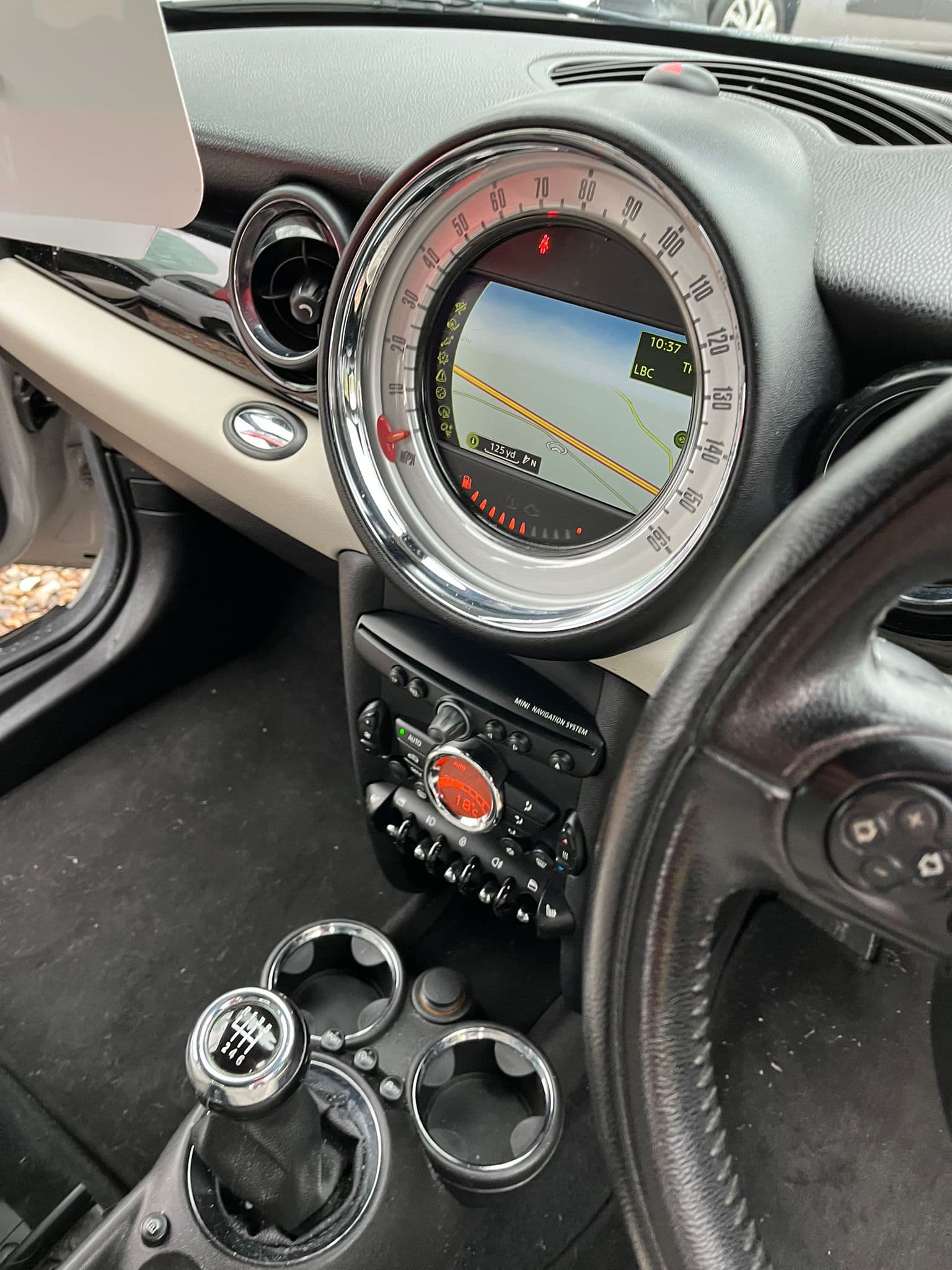 Vehicle image 13 of 15