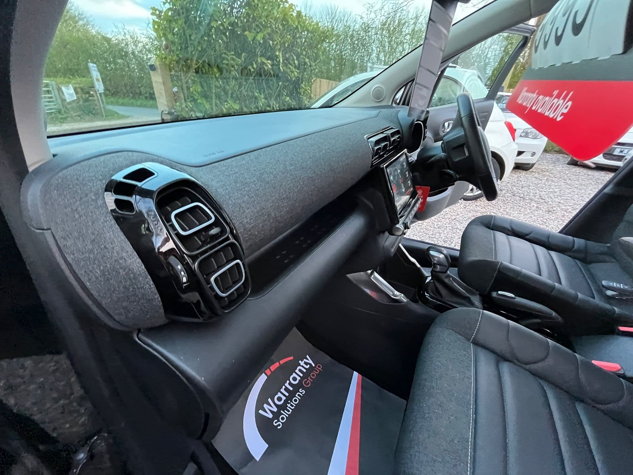 Vehicle image 10 of 19