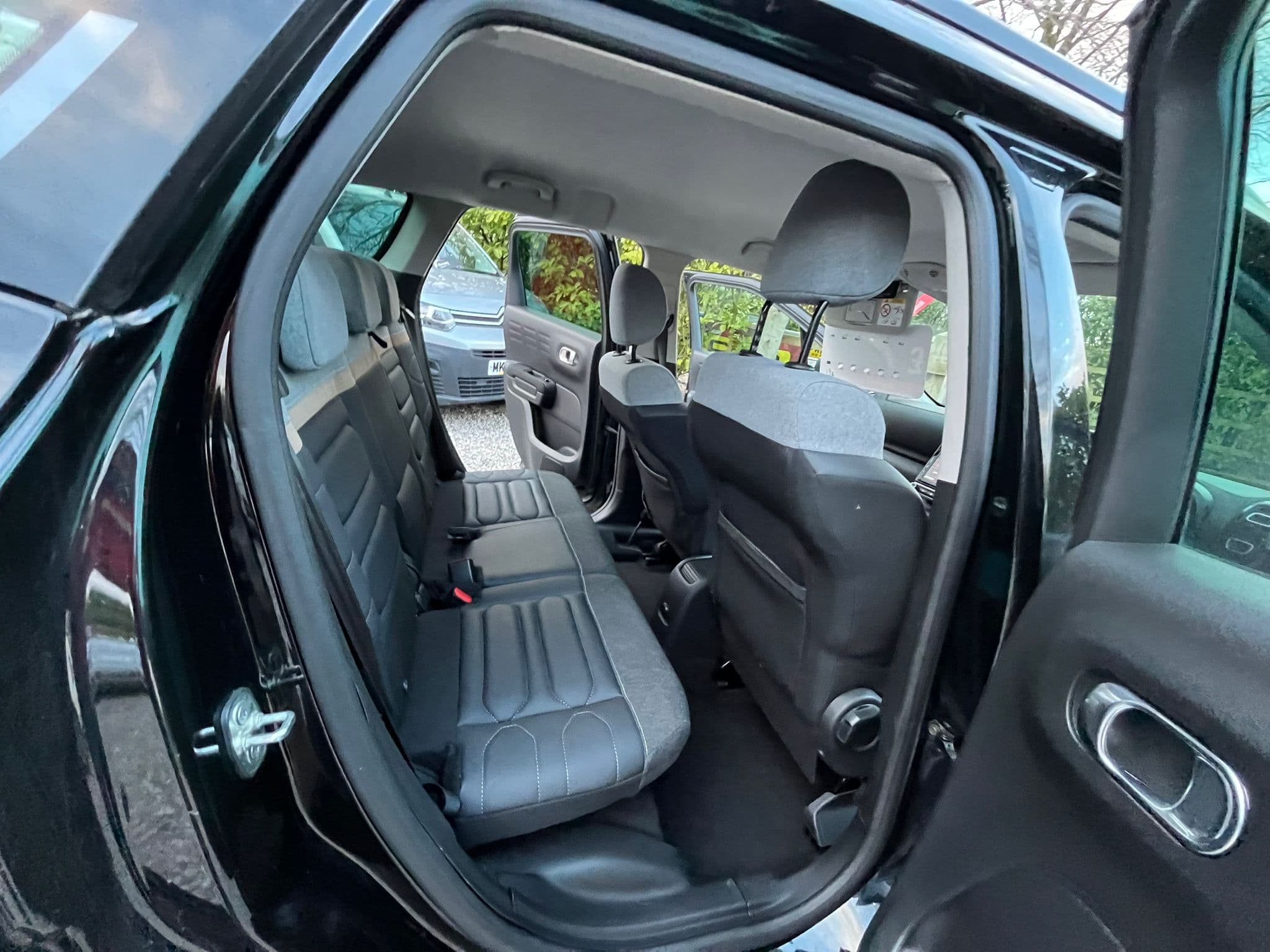 Vehicle image 12 of 19