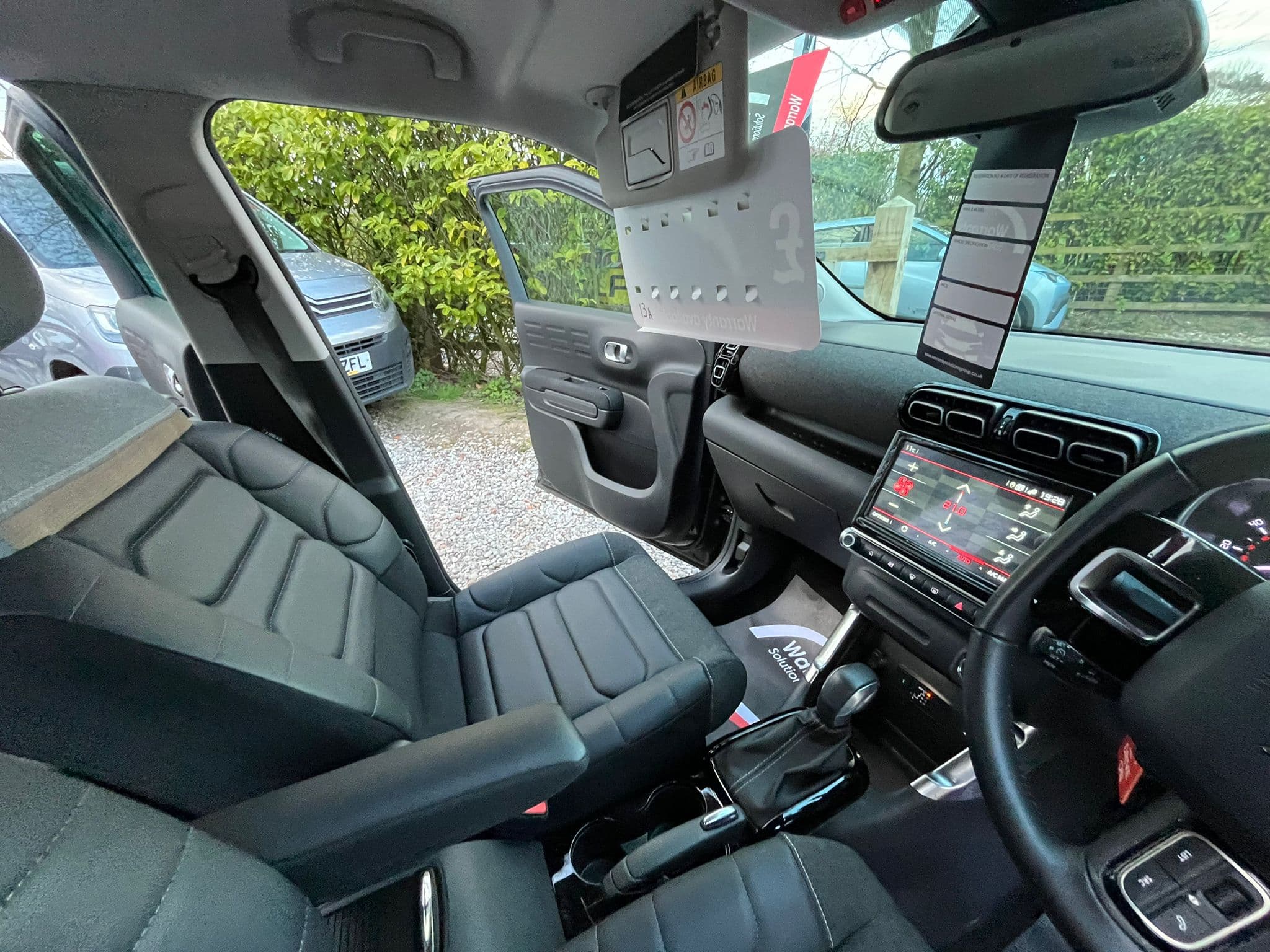 Vehicle image 15 of 19